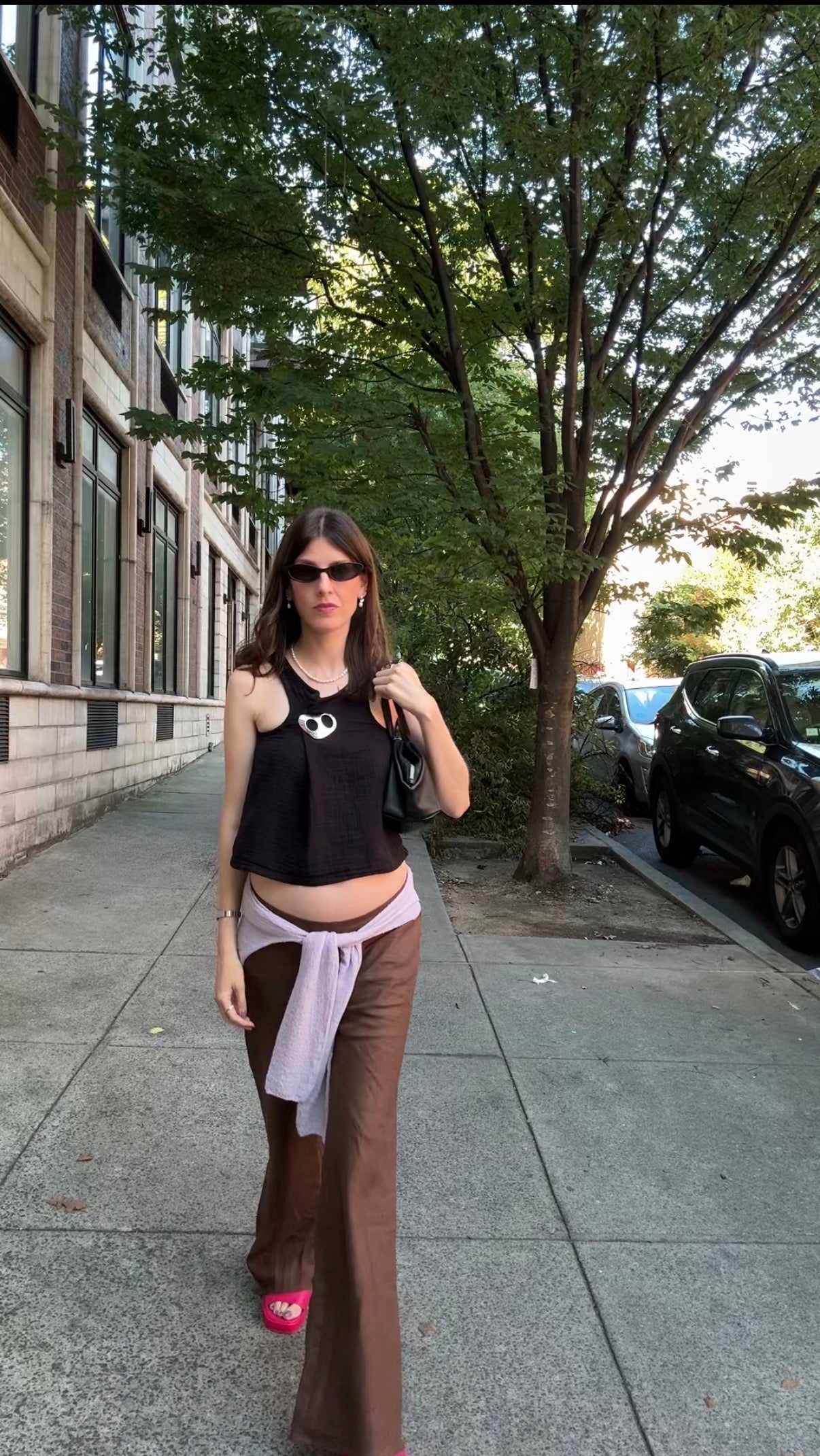 Pregnant style: A black tank top cinched at the neckline with Kitdo's MagniClip Glossy Sterling, paired with brown flared trousers and a periwinkle cardigan tied at the waist.